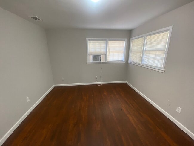 Building Photo - **AVAILABLE NOW**Near Ft. Benning. Columbus, GA  Bedroom 4 / 1 Full Bathroom & 2 Half Bathroom Ho...