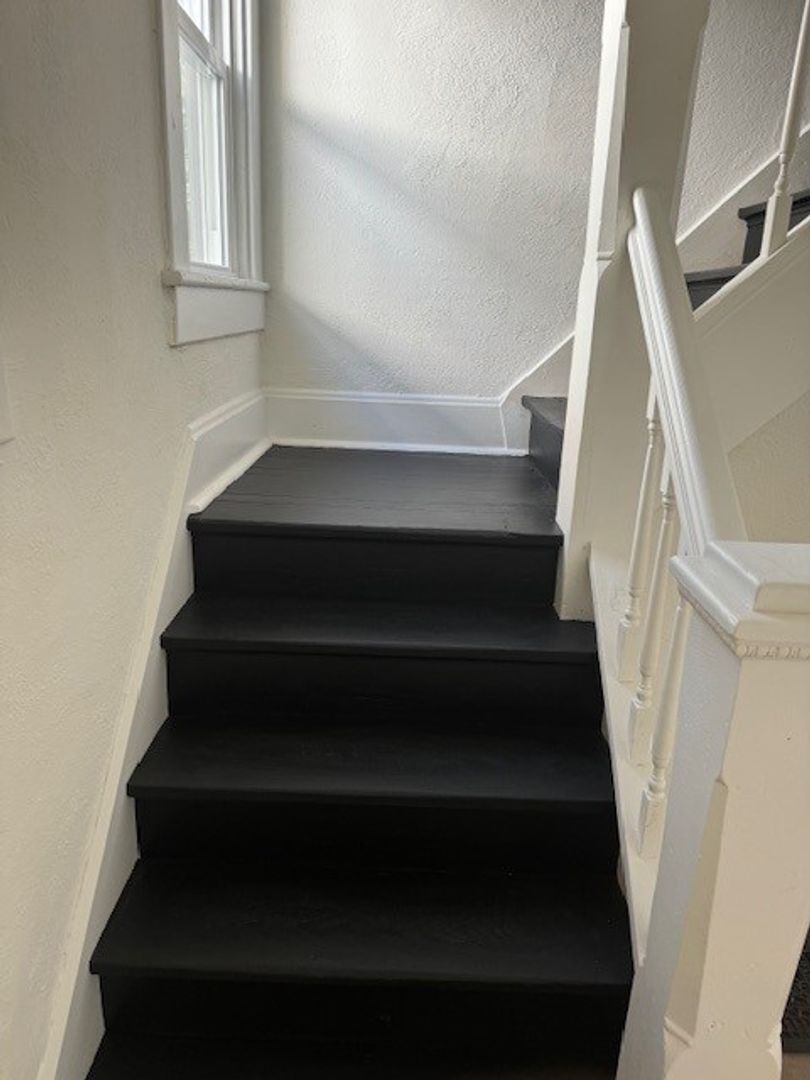 Building Photo - Spacious Newly Remodeled 3 Bedroom - 1/2 O...