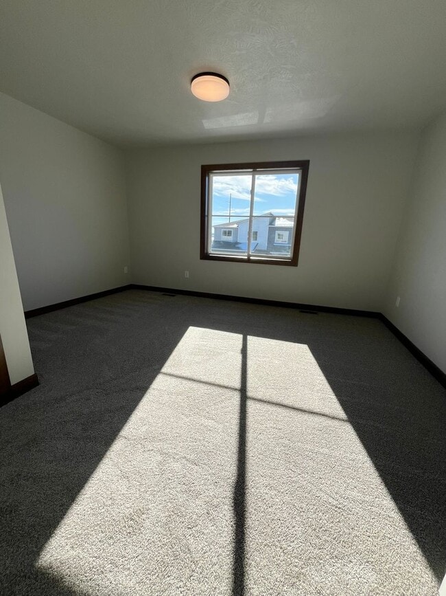 Building Photo - Newly Built 4 Bed/2.5 Bath Townhome in Aspen Ridge!