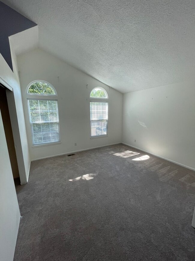 Building Photo - 403 Pheasant Run