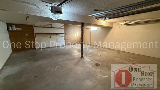 Building Photo - Charming 3-bedroom, 2-bathroom home in Blue Springs