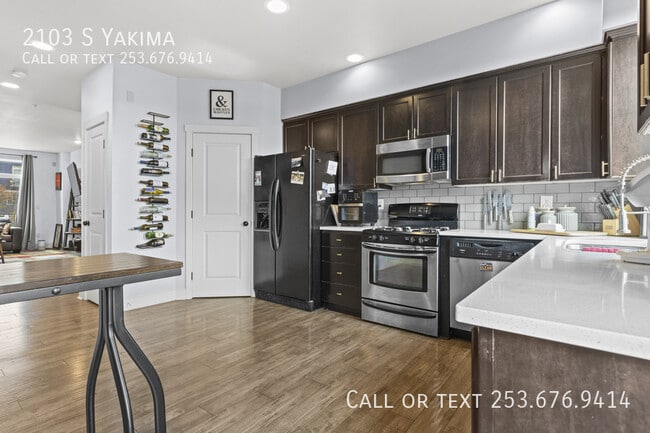 Building Photo - 2103 S Yakima Ave