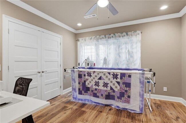Building Photo - 8205 Applewood Ct