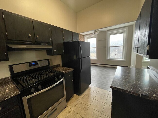 Building Photo - Bright & Spacious 2-Bedroom in Downtown Adams – $1,450/month