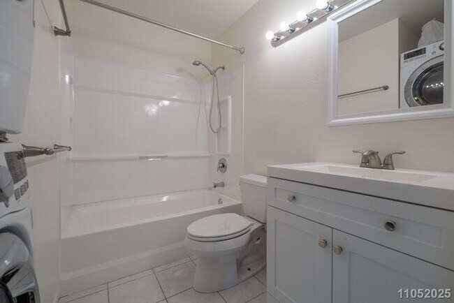 Building Photo - Move-In Ready! 2br, 2ba in Ewa, $2650, Sch...