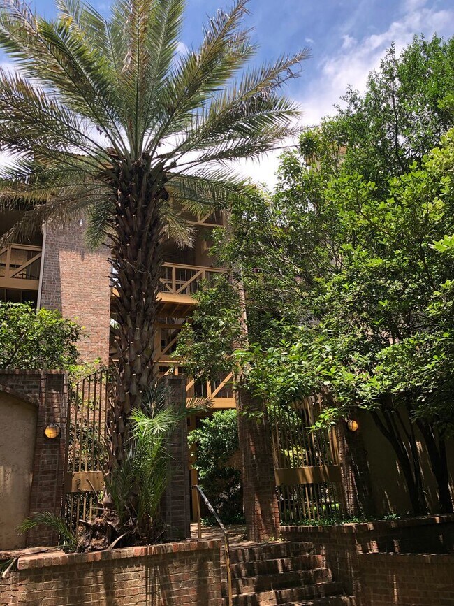 Building Photo - UT PRE-LEASE: 2 BR / 2 BA - Top Floor Unit...