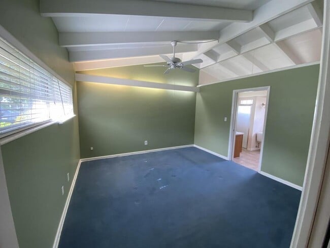 Building Photo - 25 Golfview Cir NE