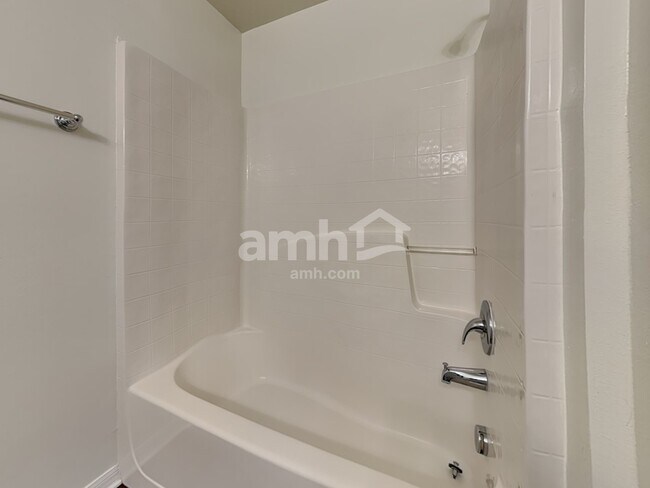 Building Photo - 1812 Roper Rd