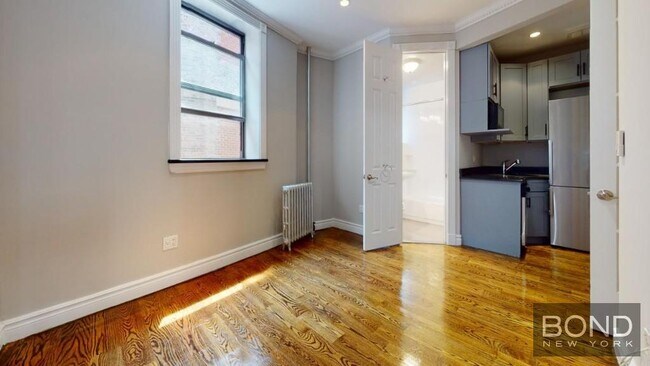 Building Photo - 326 E 35th St