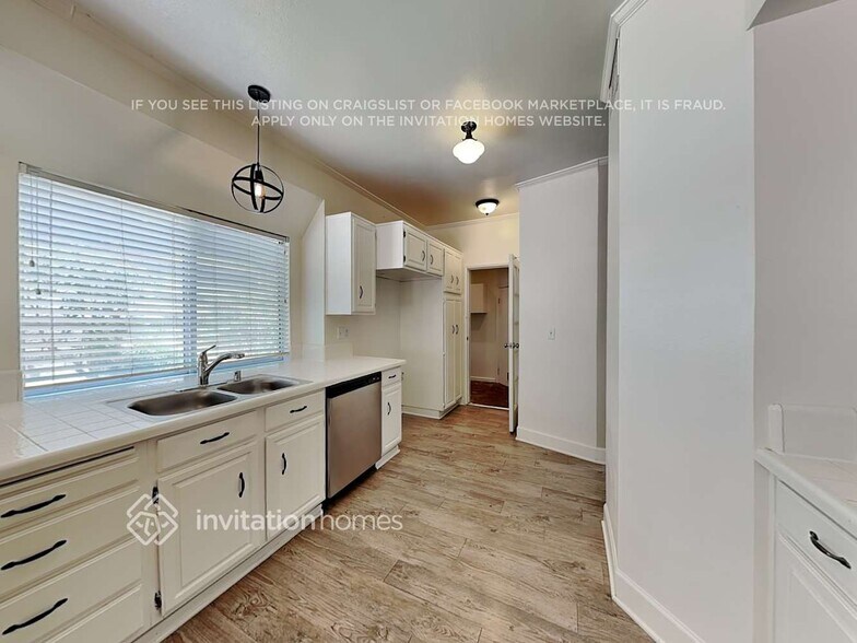 Building Photo - 22842 White Pine Pl