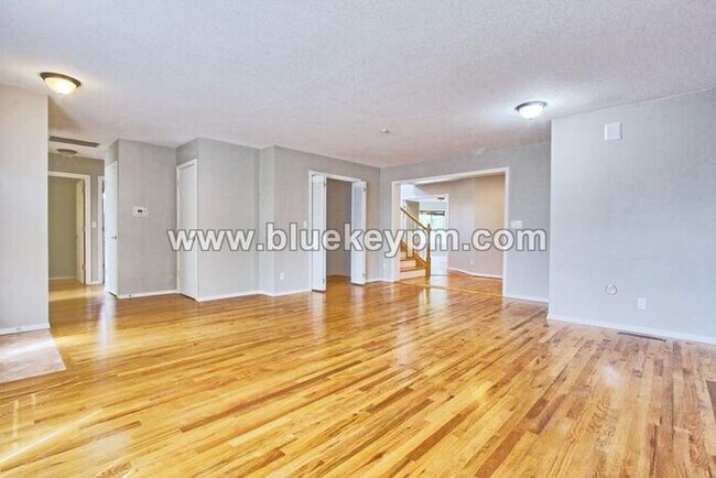 Building Photo - 1130 NE 178th Ave
