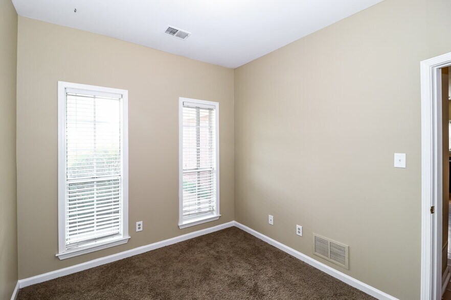 Building Photo - 8170 Timber Knoll Ln