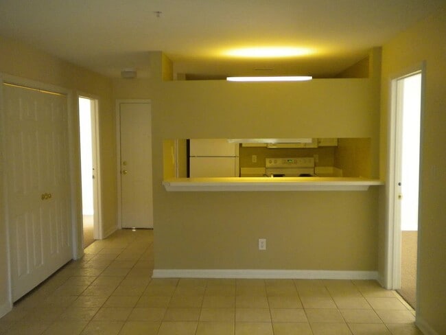 Building Photo - 4 bedroom Condo within Walking Distance to Lake Johnson and 5 mins to NC State