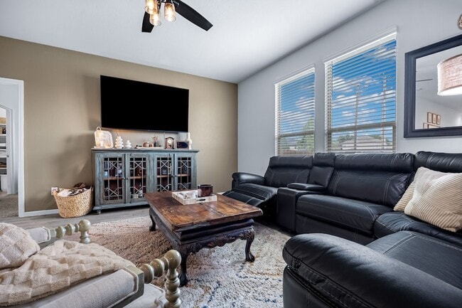 Building Photo - 5208 Petal Mdws Dr