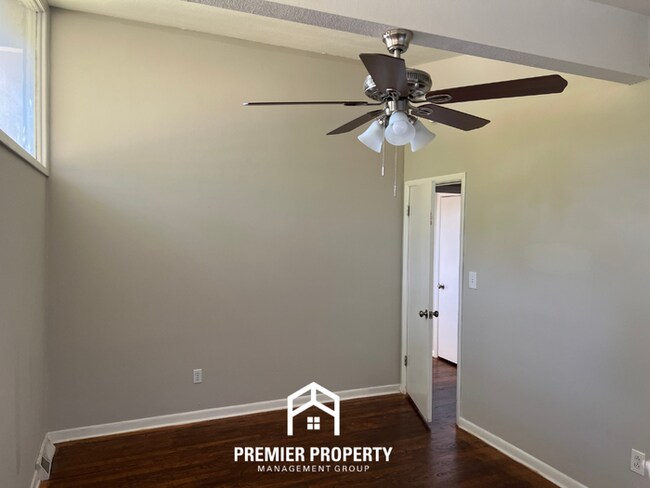 Building Photo - 2322 Rodgers Dr NE