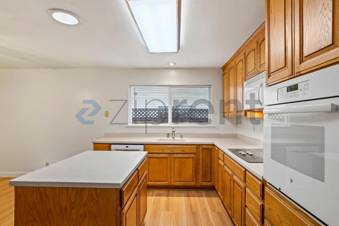 Building Photo - 5063 Maitland Dr