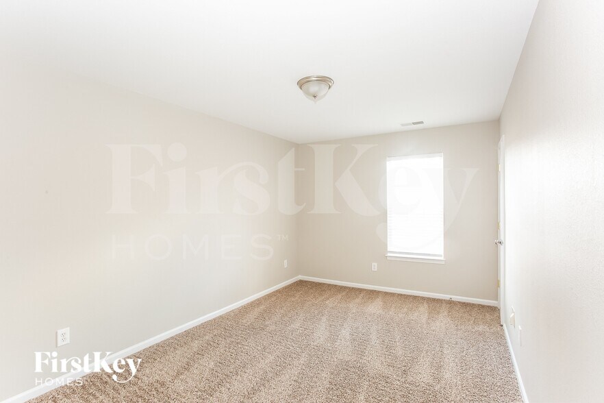 Building Photo - 5232 Grays Ridge Dr