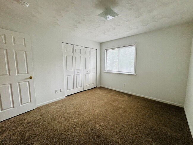 Building Photo - 400F Berryfield Lane