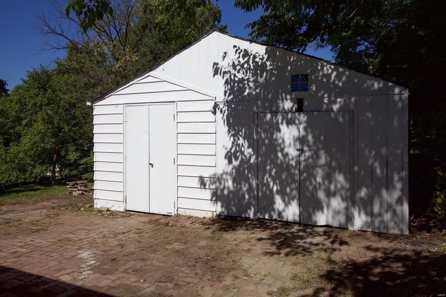Building Photo - 10675 Farview Ave