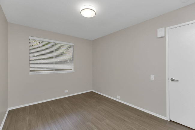 Interior Photo - 630 Grand View