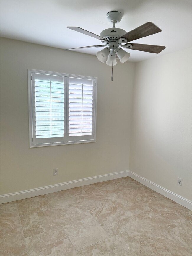 Building Photo - Beautiful Dog-Friendly Home in Oceanside