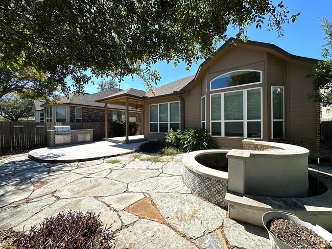 Building Photo - Single Story, 3 Bedroom, 2 Bathroom Home f...