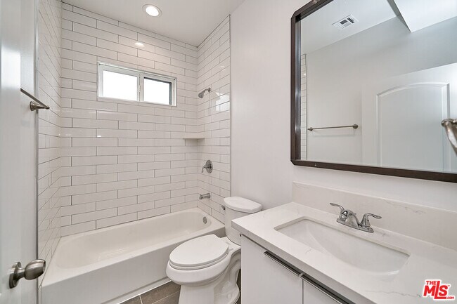 Building Photo - 603 1/2 W 41st St