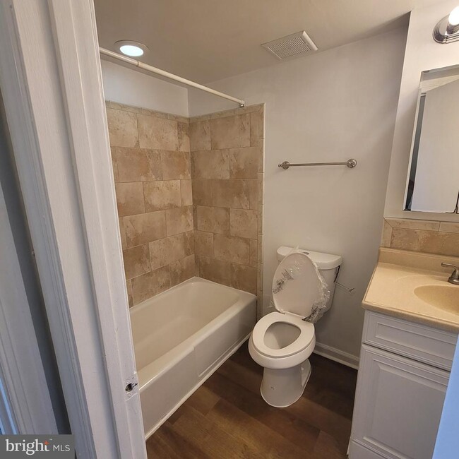 Building Photo - 1833 Addison Rd S