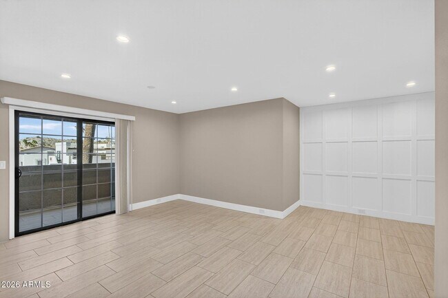 Building Photo - 7557 N Dreamy Draw Dr