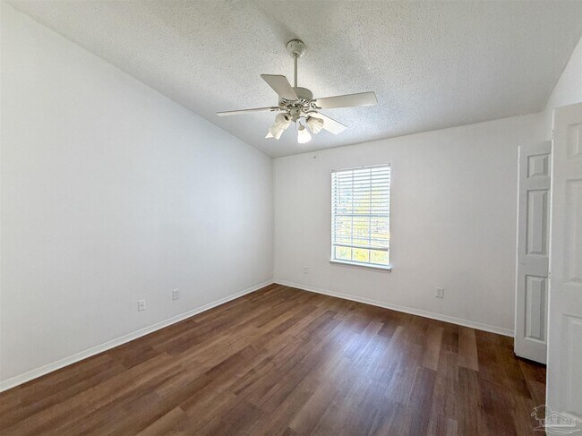 Building Photo - 1500 E Johnson Ave