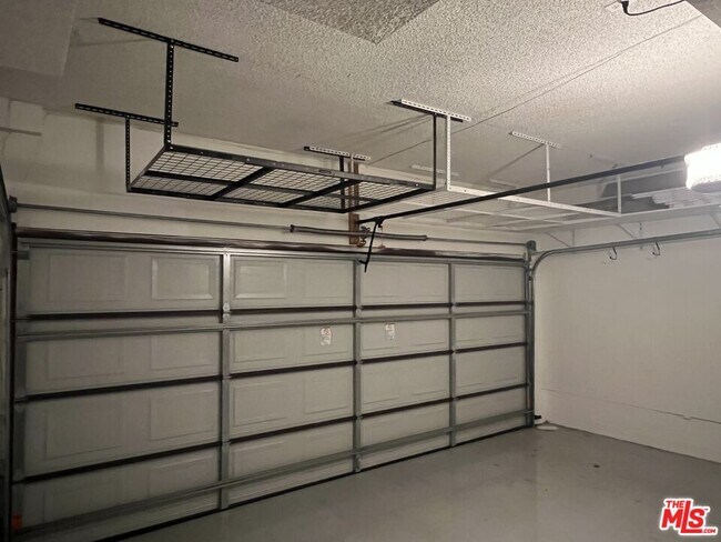 Building Photo - 4069 W Rosecrans Ave