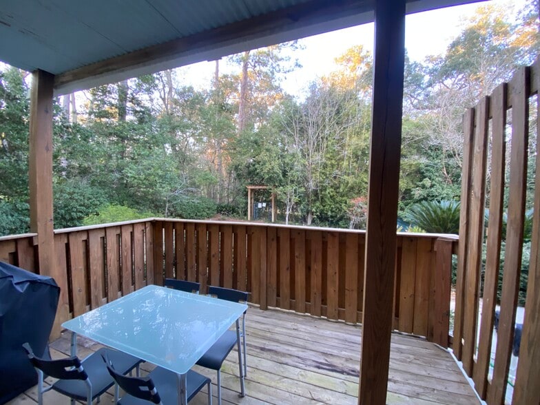 Building Photo - 512 Williams St