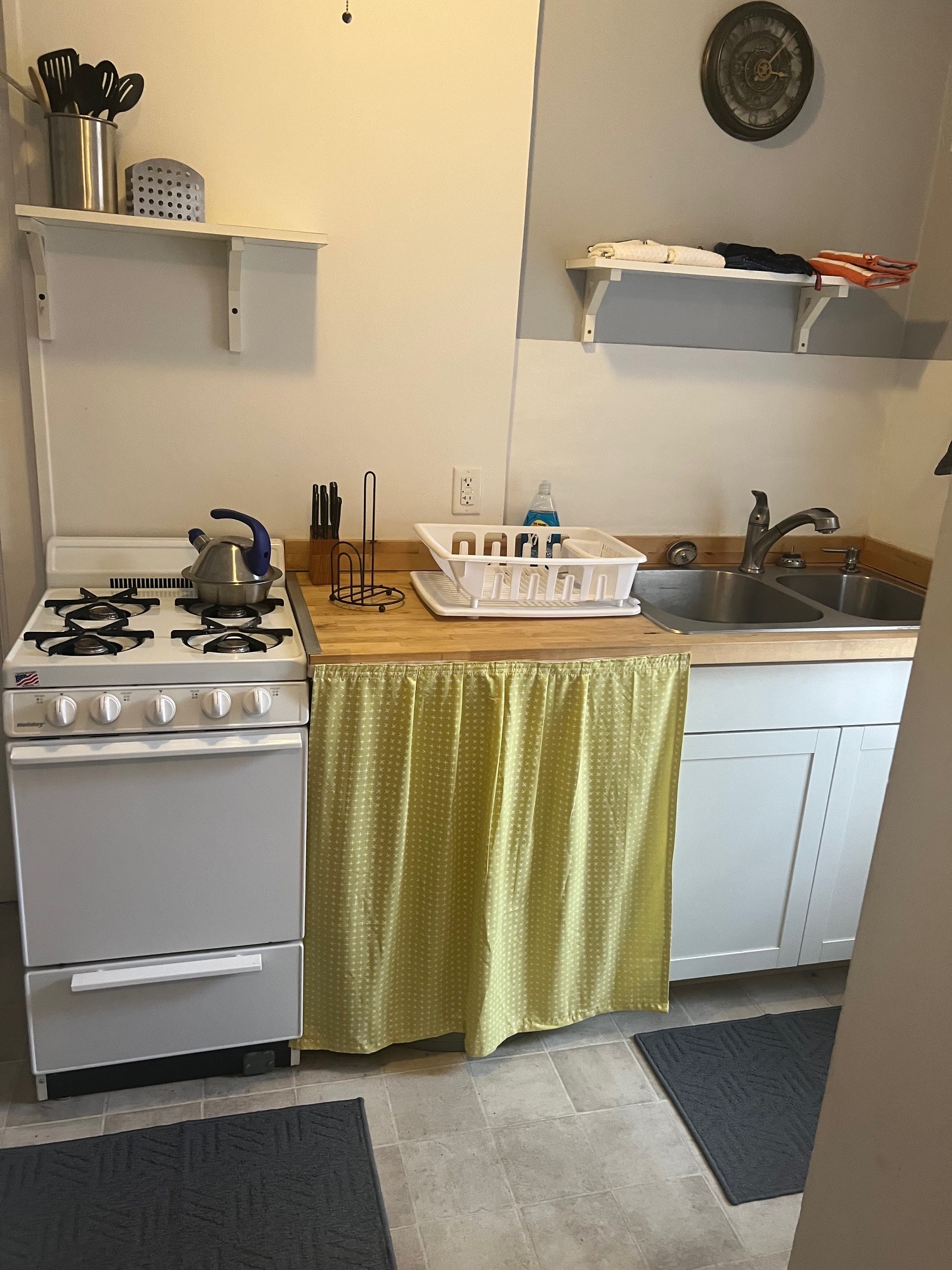 Building Photo - 208 Sutton St