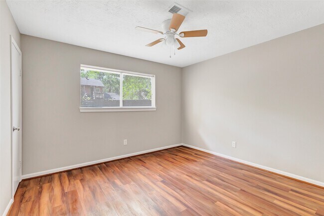 Building Photo - 2022 Fir Springs Dr