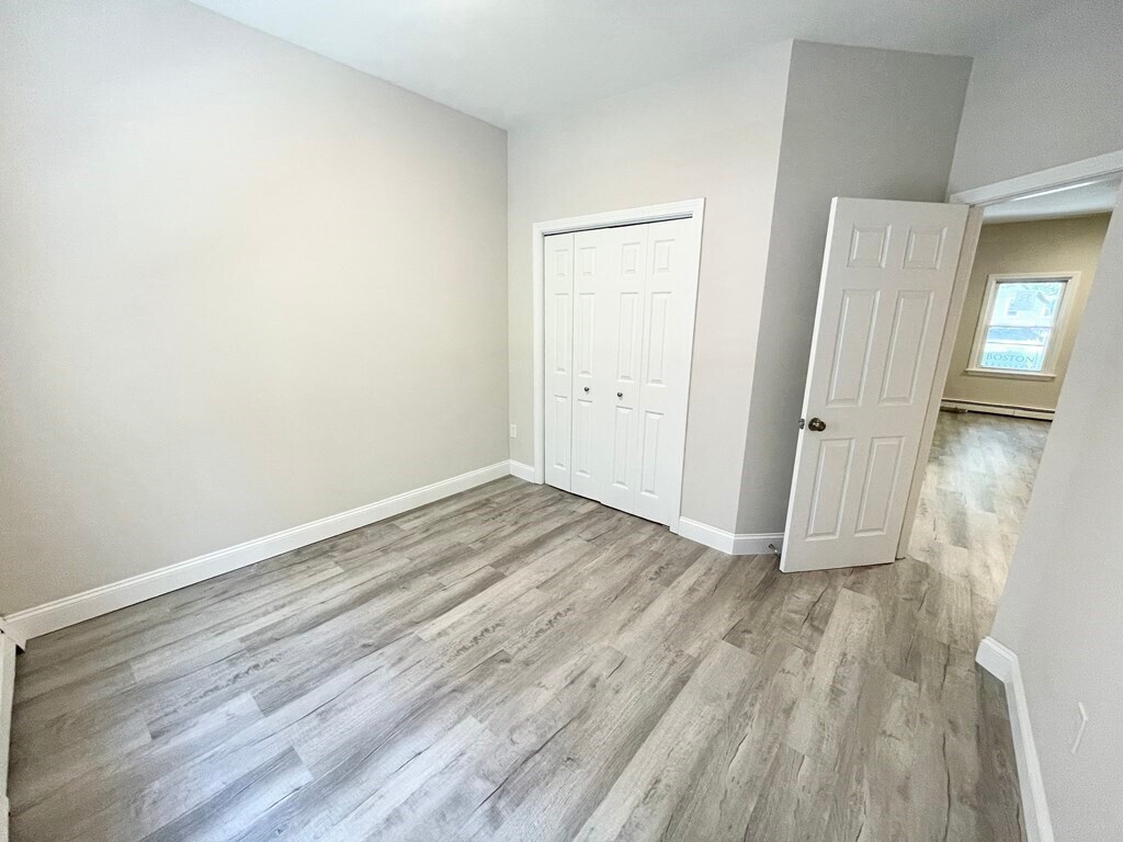 Building Photo - 170 Bolton St