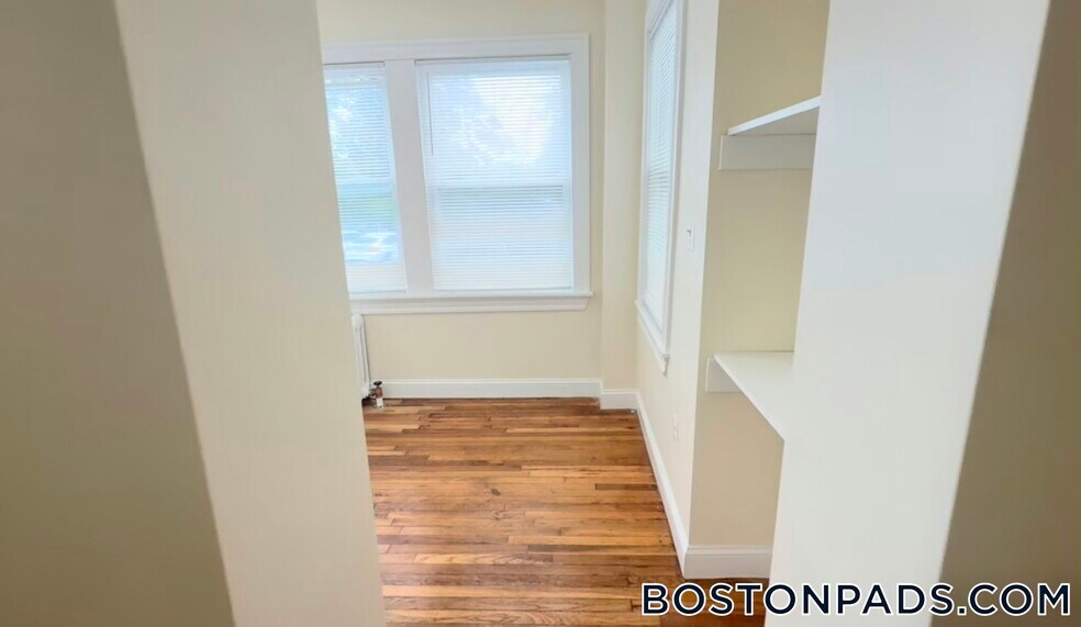 Building Photo - 244 Kelton St