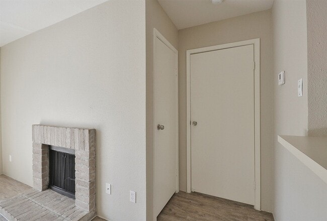 Building Photo - 12905 Woodforest Blvd