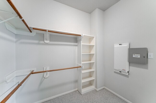 Building Photo - 10103 Cottonwood Canyon Dr