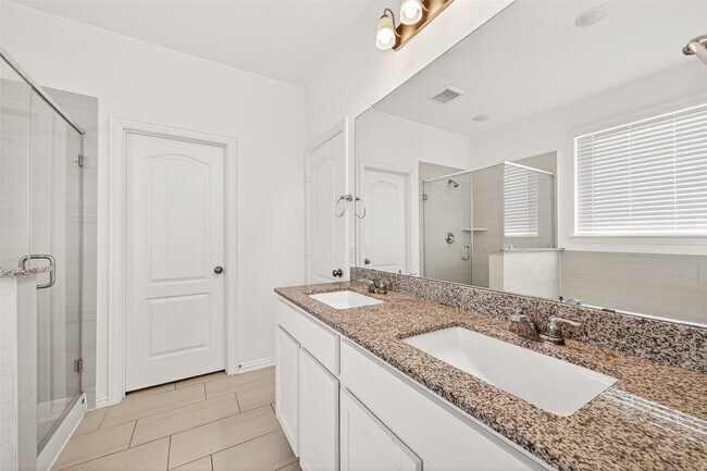 Building Photo - 8114 Royal Palm Ct