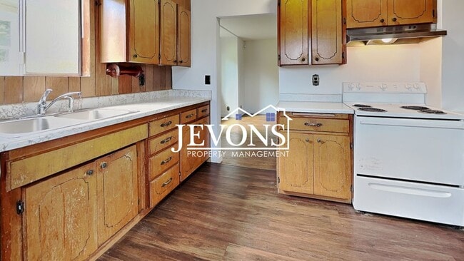 Building Photo - Charming 5-bedroom home near shopping, parks, and University of Puget Sound - Minutes from Cheney...