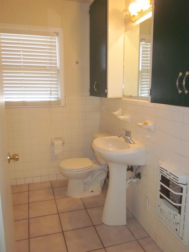Building Photo - 505 E Lamon St