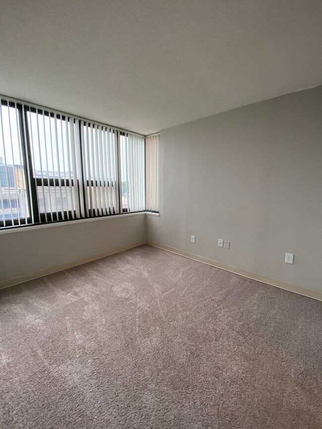 Building Photo - wh810