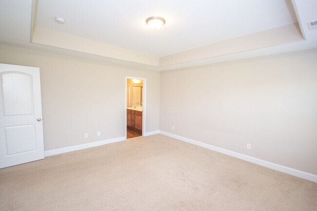 Building Photo - Spacious Full Brick in Athens City Limits!...