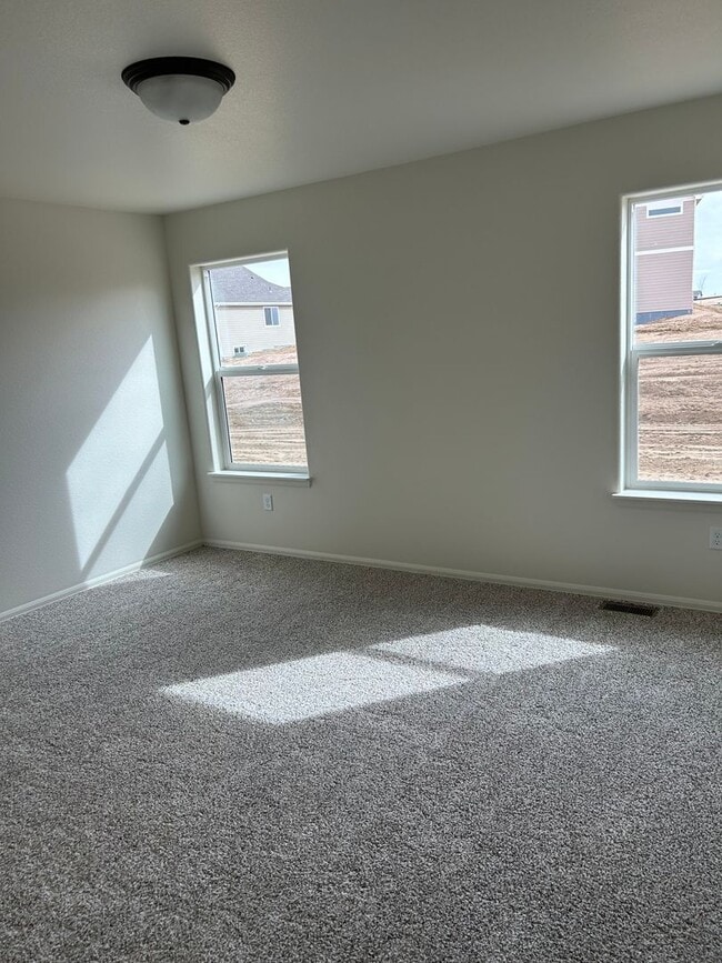 Building Photo - 3 bedroom, 2 bath Ranch floor plan.