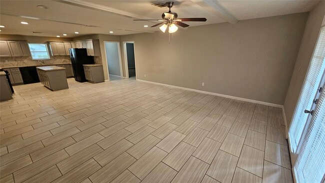 Building Photo - 5502 Chantilly Ln