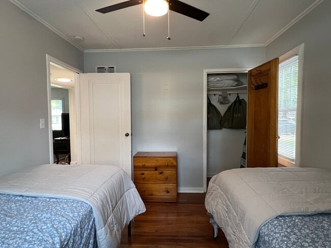 Building Photo - Great Furnished Home in TC