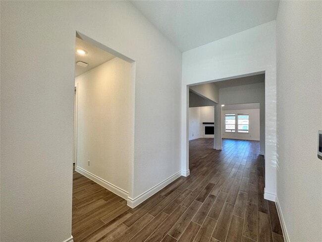 Building Photo - 1301 White Daisy Ln