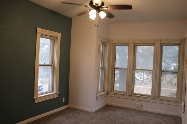 Building Photo - 6801 Lexington Ave