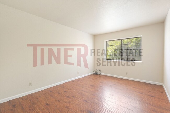 Building Photo - Spacious Home in Tiogawoods Neighborhood!