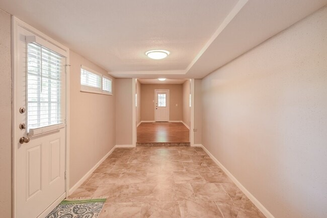 Building Photo - 3824 Evergreen Dr